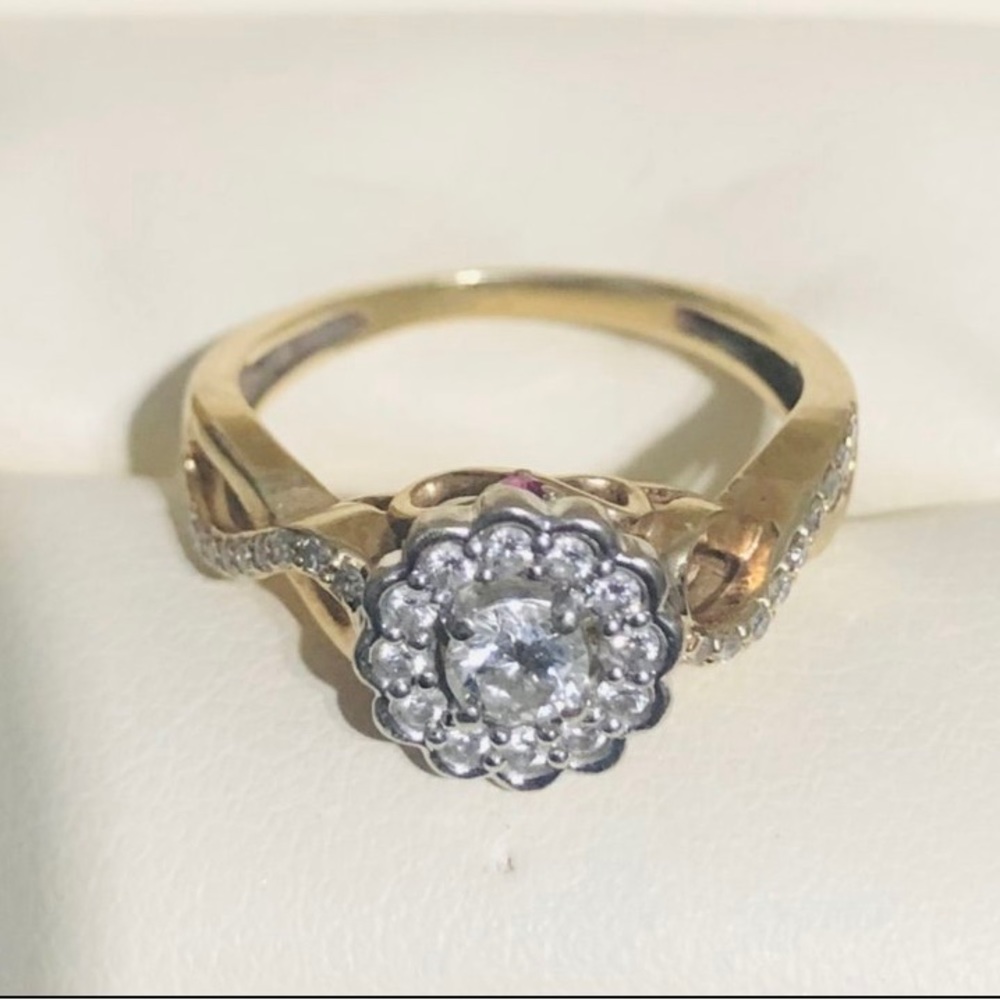 10K2 Fashion Diamond Ring 3/8 TDW Flower shaped. Size 5 - Picture 1 of 11